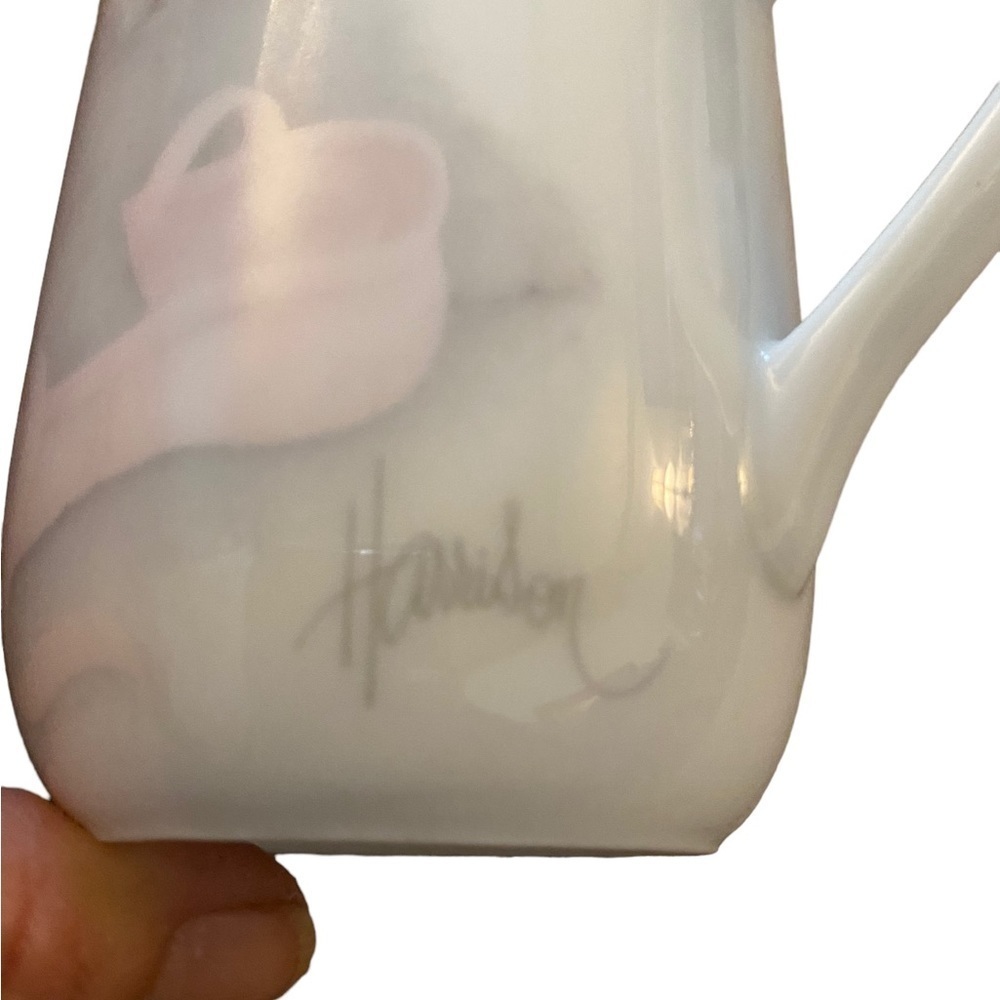Otigiri white porcelain kitten and ballet slipper mug - Picture 3 of 7